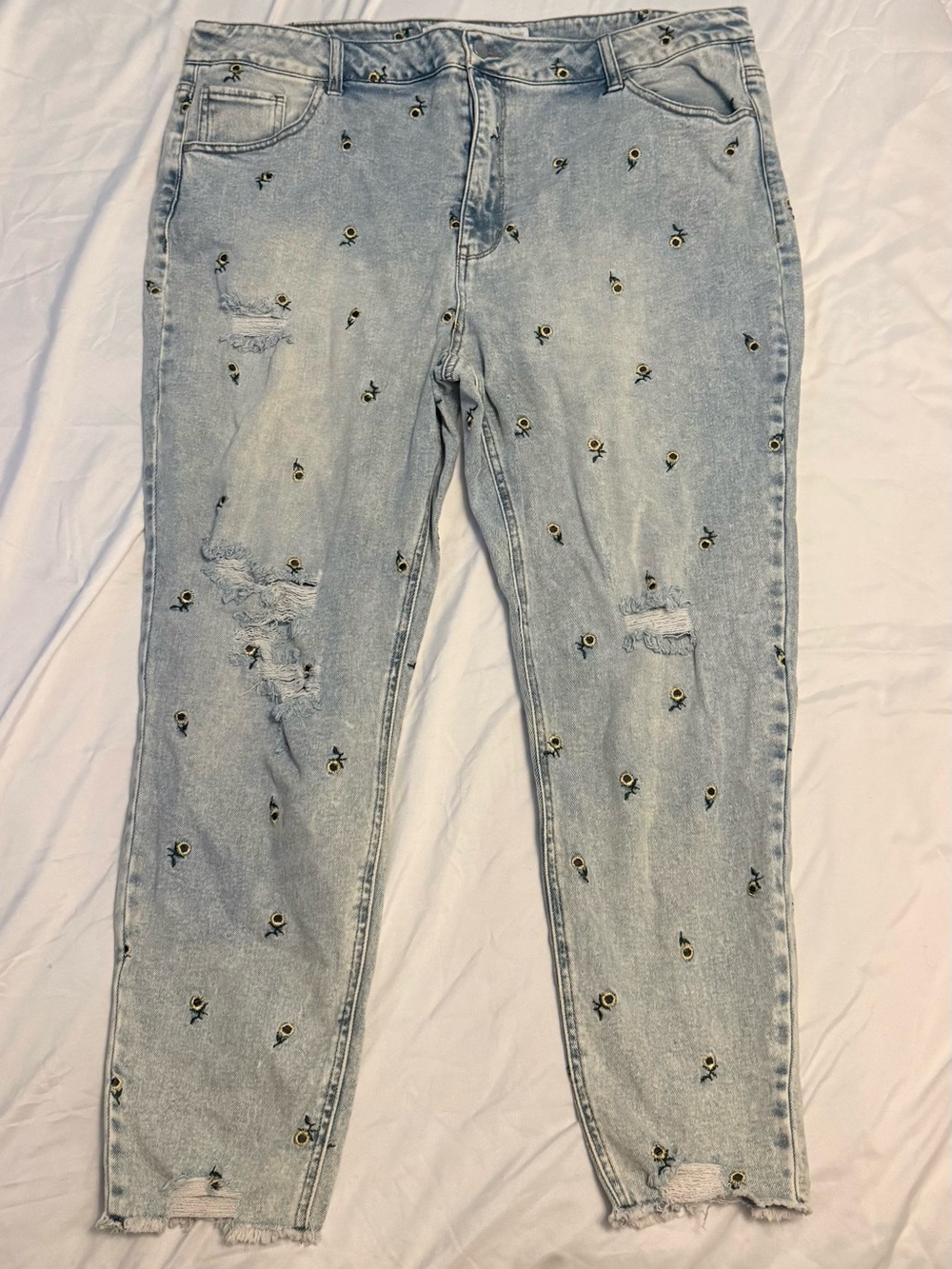 Tinseltown Light Wash Embroidered Sunflower Distressed Jeans